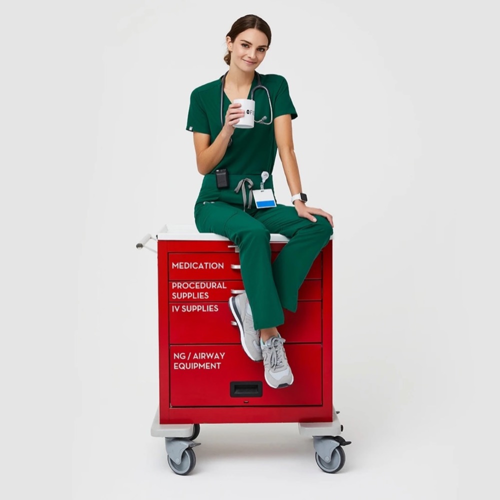 NWT FIGS JOGGERS NURSE PANTS IN HUNTER GREEN - Picture 9 of 11
